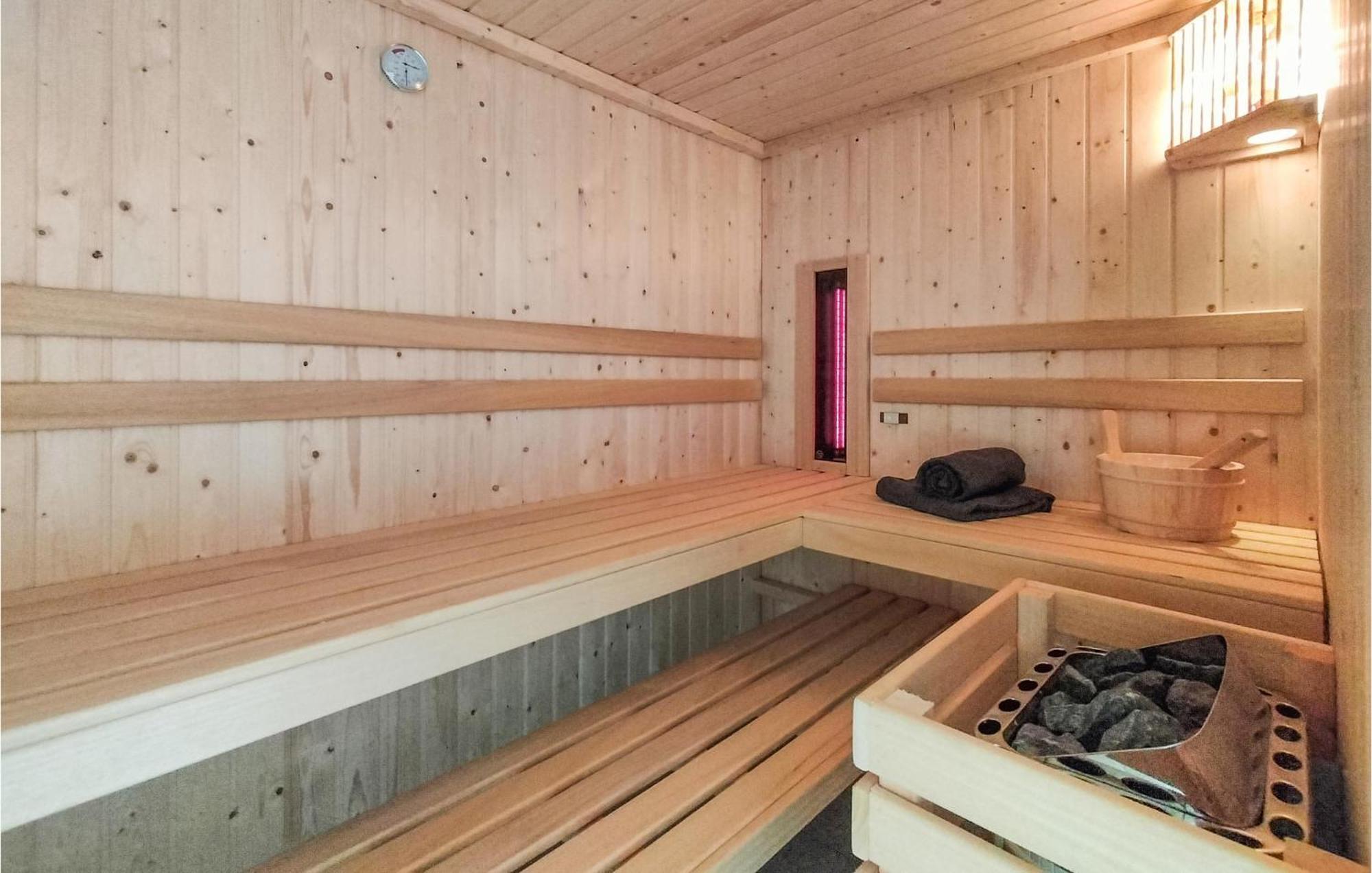 Cozy Home In Oosterwolde With Sauna Luaran gambar